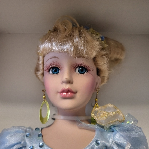 Timeless treasures fairy tale porcelain doll - Picture 2 of 4